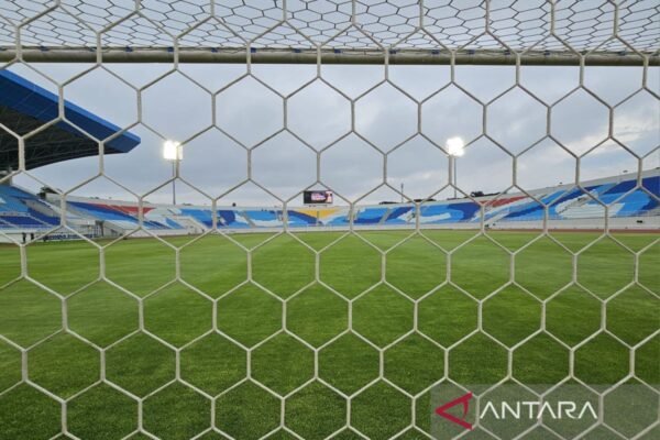 Arema FC Dapat Sanksi Setelah Insiden Pelemparan Bus Persik
