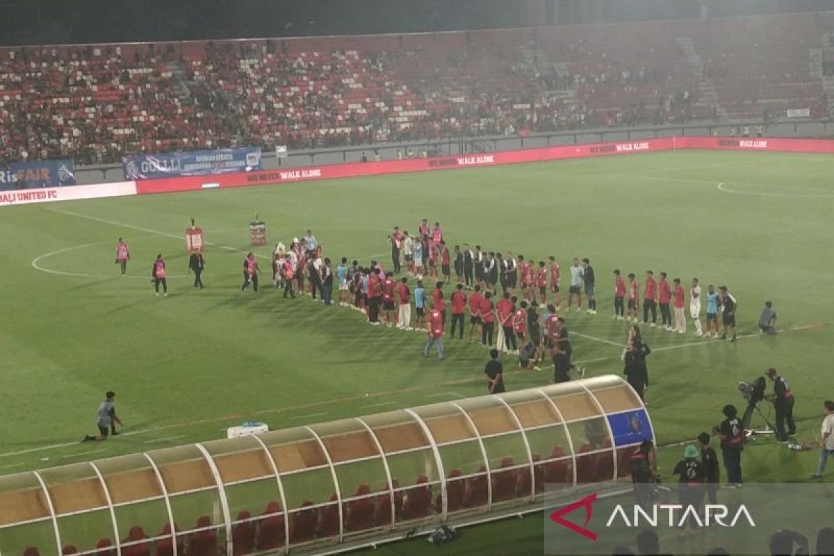 Bali United Selenggarakan Acara Perpisahan untuk Stefano Cugurra