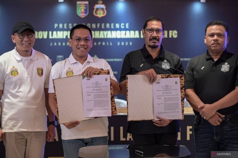 Alternatif untuk judul "Termasuk Bhayangkara dan Persikas, Tujuh Klub Ganti Nama dan Domisili" bisa menjadi:

"Transformasi Identitas: Tujuh Klub, Termasuk Bhayangkara dan Persikas, Ganti Nama dan Domisili