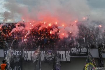 Suara dan Petasan: Pertandingan Persita vs Persib Dihentikan Sementara
