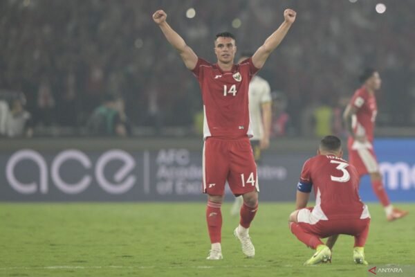 Berikut adalah beberapa alternatif judul untuk "Erick Thohir Bersyukur Indonesia Pastikan Putaran Keempat Kualifikasi":

1. "Erick Thohir Ucapkan Syukur atas Kesuksesan Indonesia di Putaran Keempat Kualifikasi"
2. "Kepuasan Erick Thohir: Indonesia Lolos ke Putaran Keempat Kualifikasi"
3. "Erick Thohir: Rasa Syukur Indonesia Usai Kwalifikasi ke Putaran Keempat"
4. "Indonesia Lolos ke Putaran Keempat Kualifikasi: Erick Thohir Ekspresikan Rasa Syukur"
5. "Syukur Erick Thohir: Indonesia Aman di Putaran Keempat Kualifikasi"

Silakan pilih atau modifikasi sesuai kebutuhan!