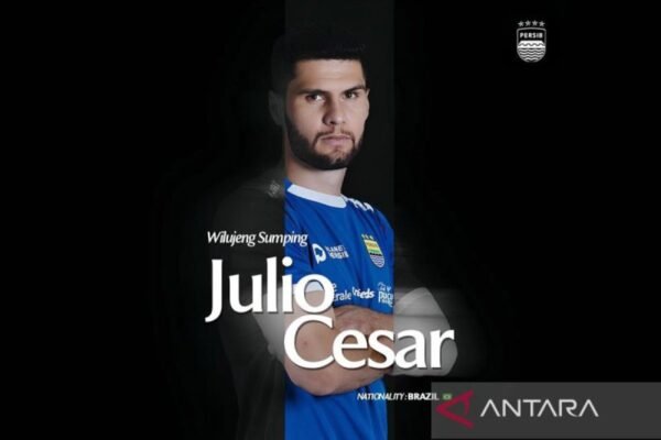 Persib Perkenalkan Julio Cesar sebagai Bek Tengah Terbaru