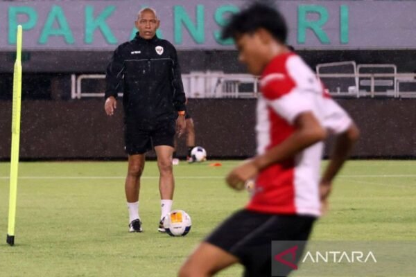 Nova Arianto Menargetkan Rekrutmen Hingga 30 Pemain untuk Tim U-17 Baru